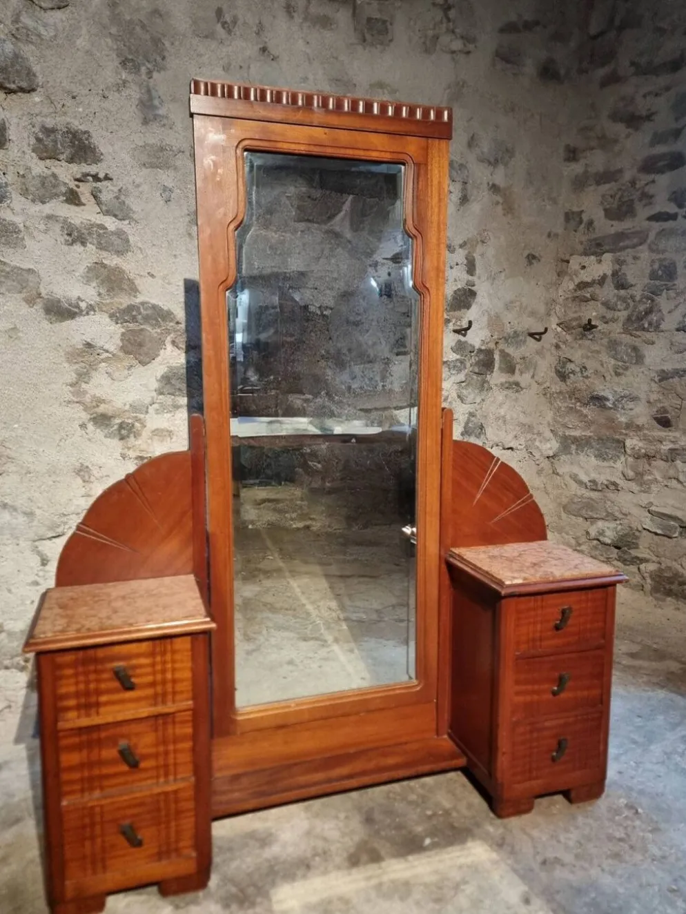 Coiffeuse art déco en acajou avec miroir biseauté inclinable, France, années 1920–1930