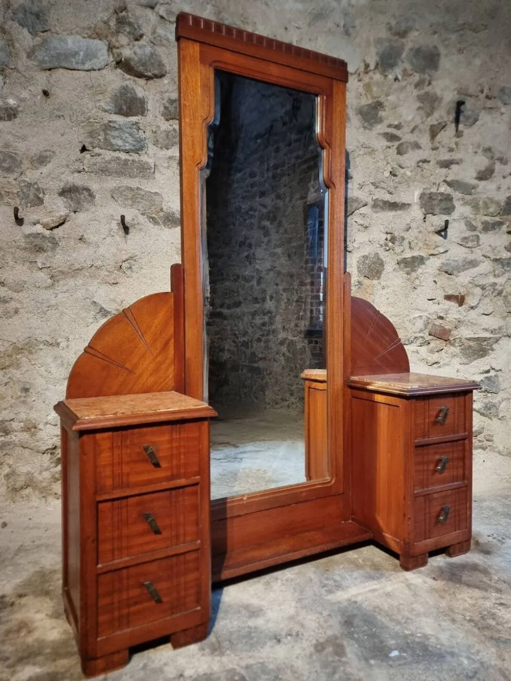 Coiffeuse art déco en acajou avec miroir biseauté inclinable, France, années 1920–1930