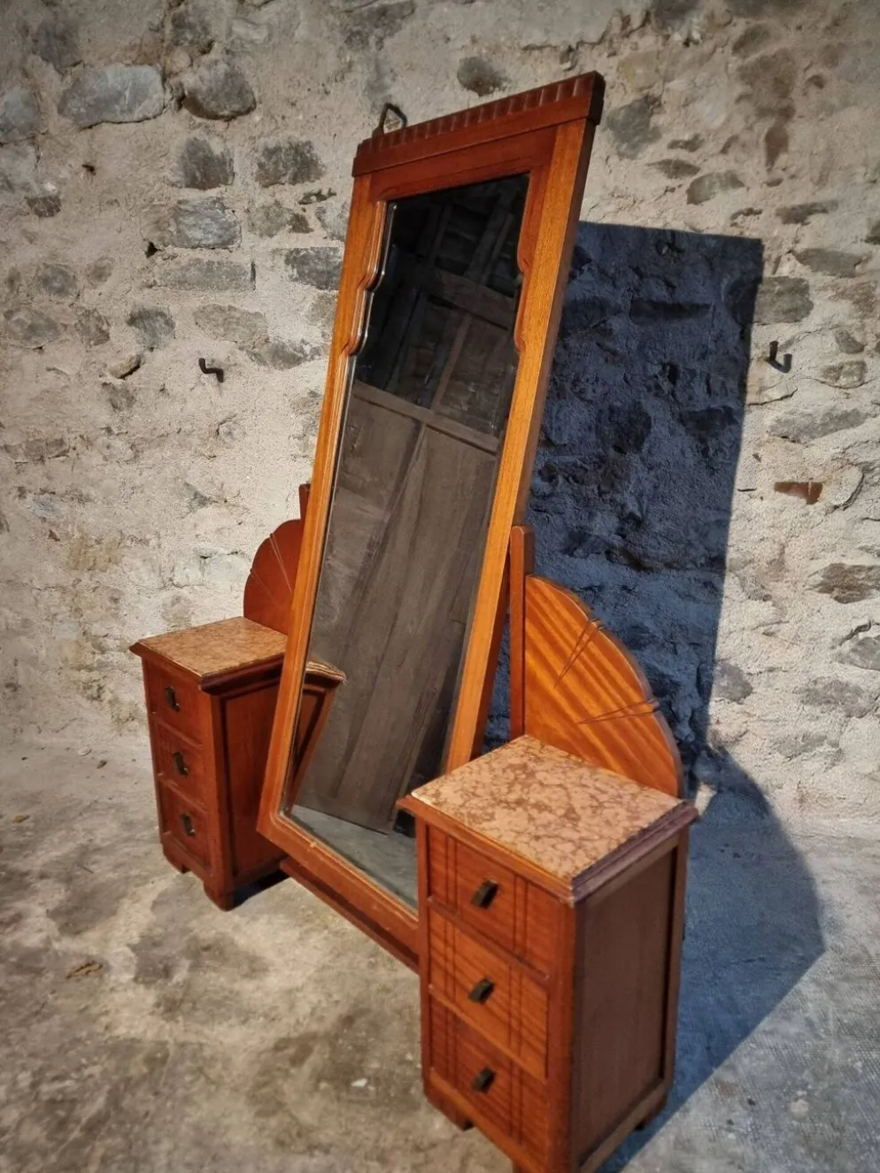 Coiffeuse art déco en acajou avec miroir biseauté inclinable, France, années 1920–1930