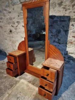 Coiffeuse art déco en acajou avec miroir biseauté inclinable, France, années 1920–1930