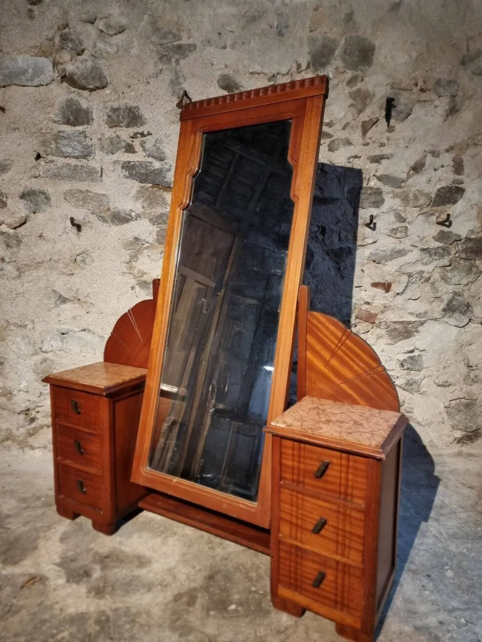 Coiffeuse art déco en acajou avec miroir biseauté inclinable, France, années 1920–1930