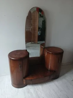 Coiffeuse Art Déco en bois marron avec miroir et armoires latérales Shrager Brothers (1930s)