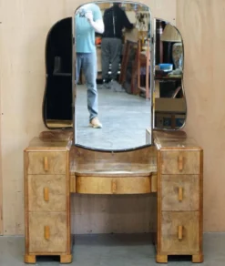 Coiffeuse Art Déco en noyer satiné avec miroir, vers 1930