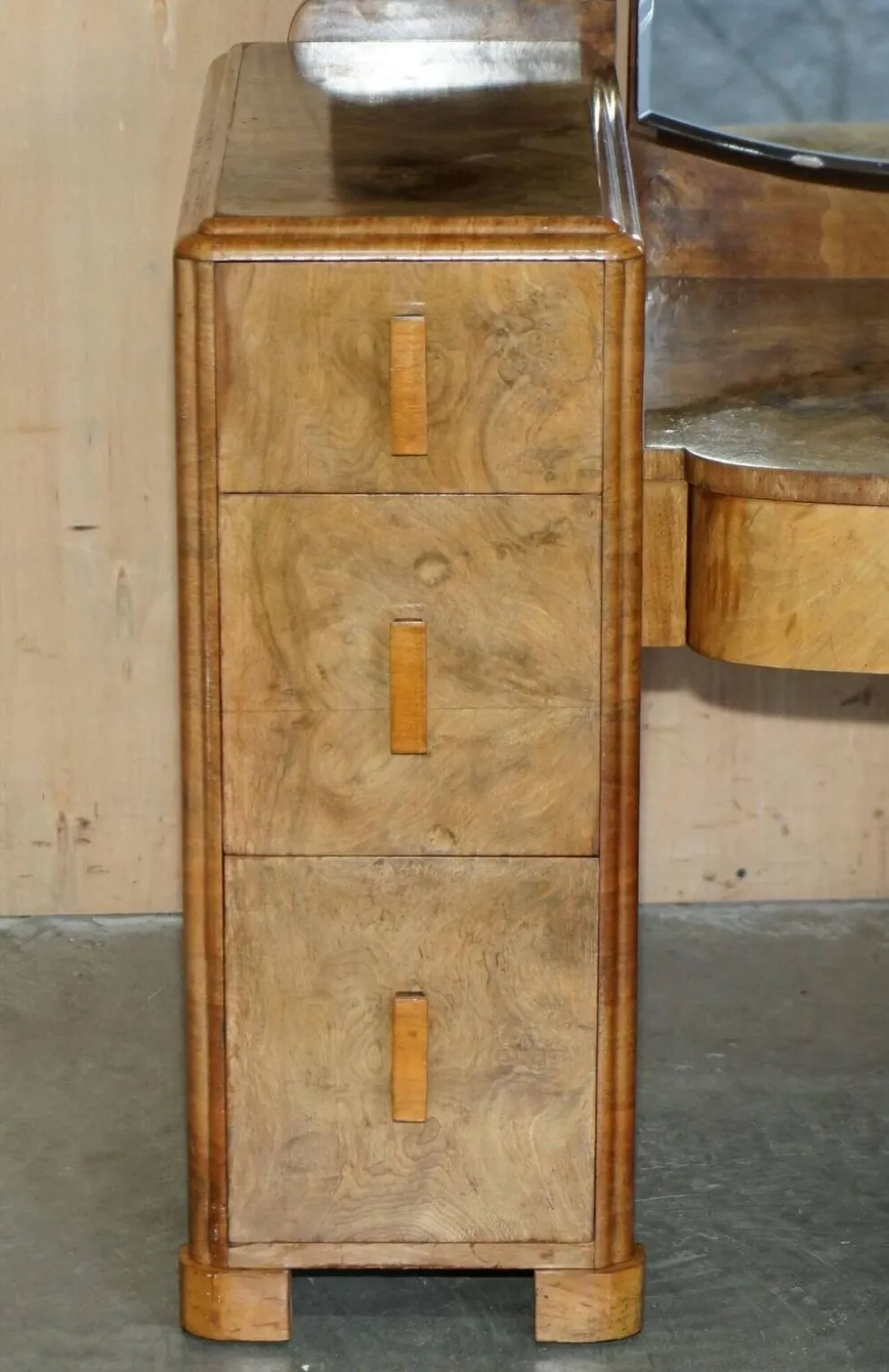 Coiffeuse Art Déco en noyer satiné avec miroir, vers 1930