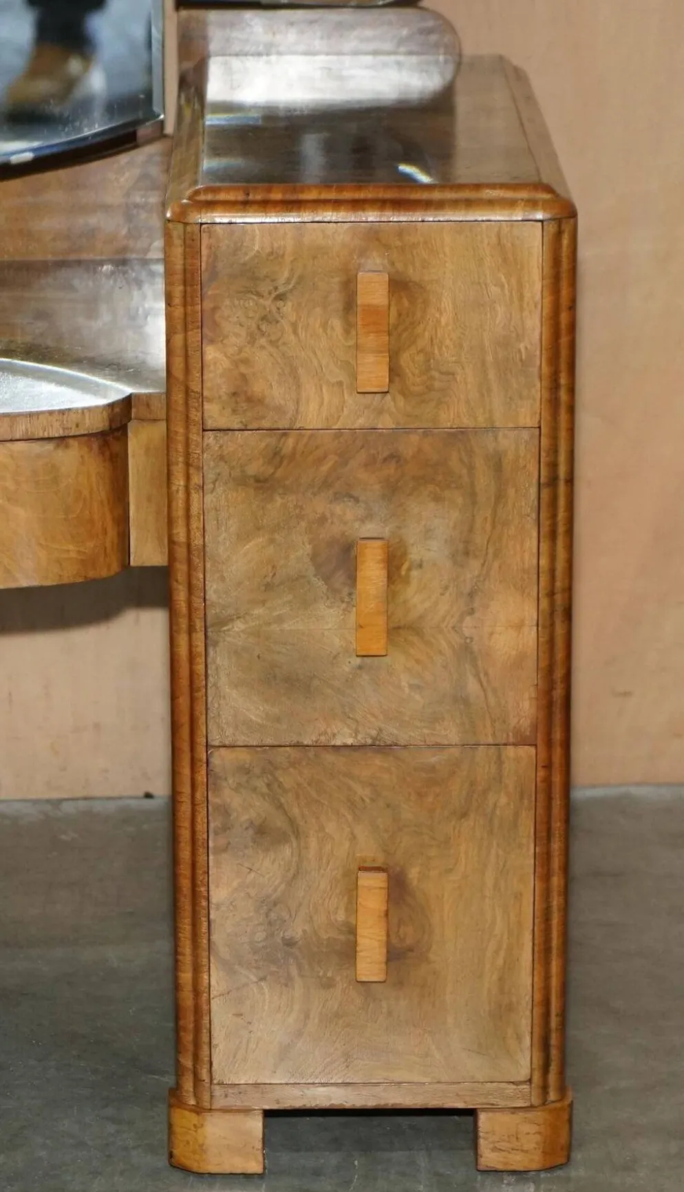 Coiffeuse Art Déco en noyer satiné avec miroir, vers 1930