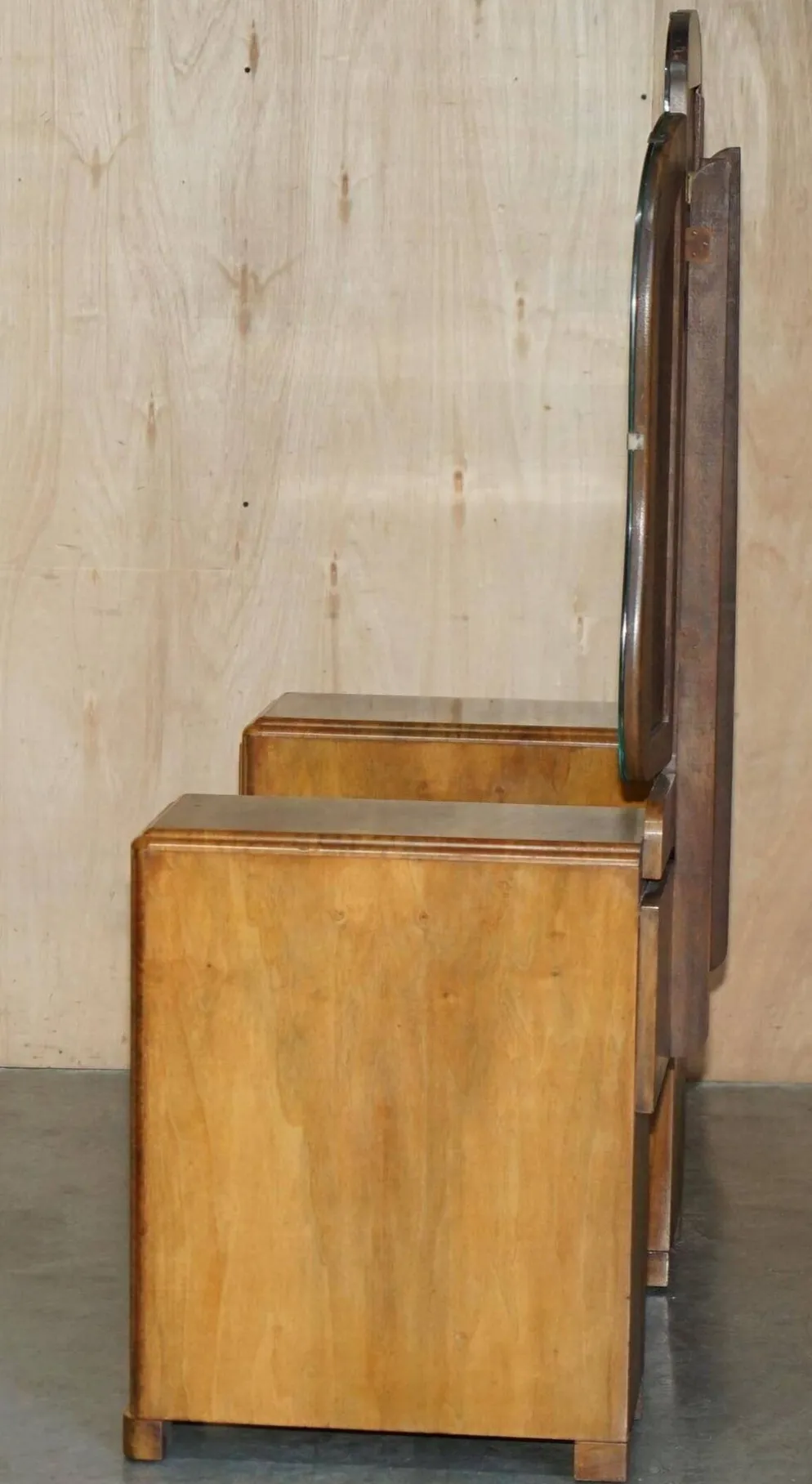 Coiffeuse Art Déco en noyer satiné avec miroir, vers 1930
