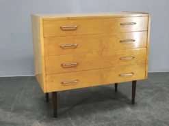 Coiffeuse avec miroir des années 1970 UP Zavody République tchèque.