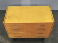 Coiffeuse avec miroir des années 1970 UP Zavody République tchèque.