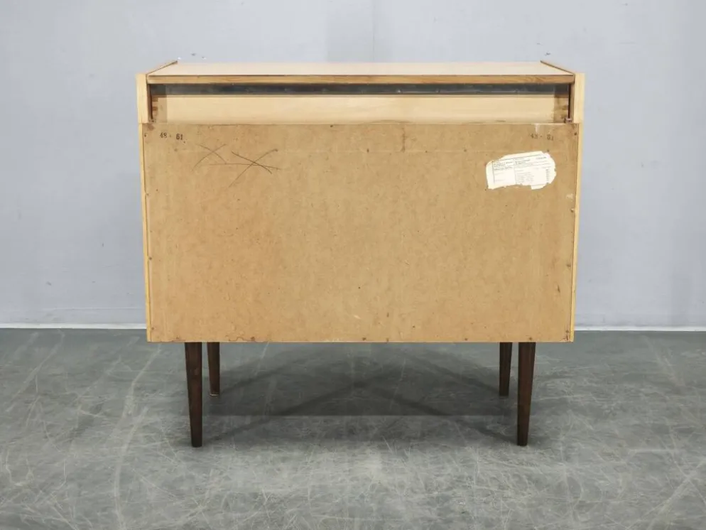 Coiffeuse avec miroir des années 1970 UP Zavody République tchèque.