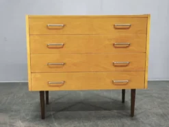 Coiffeuse avec miroir des années 1970 UP Zavody République tchèque.