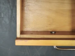 Coiffeuse avec miroir des années 1970 UP Zavody République tchèque.