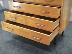 Coiffeuse avec miroir des années 1970 UP Zavody République tchèque.