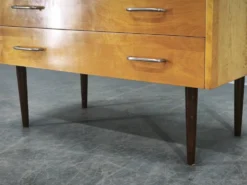 Coiffeuse avec miroir des années 1970 UP Zavody République tchèque.