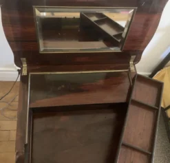 Coiffeuse avec miroir style Louis XV