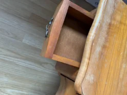 Coiffeuse basse en bois des années 60-70