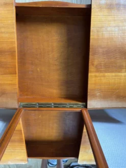 Coiffeuse basse en bois des années 60-70