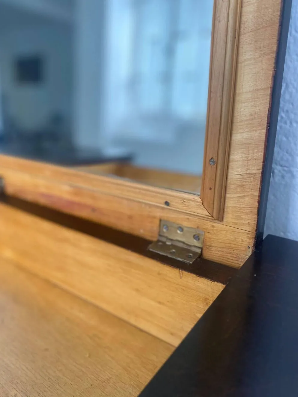 Coiffeuse/Bureau vintage des années 1950 en bois massif, style Gio Ponti avec miroir.