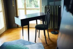 Coiffeuse/Bureau vintage des années 1950 en bois massif, style Gio Ponti avec miroir.