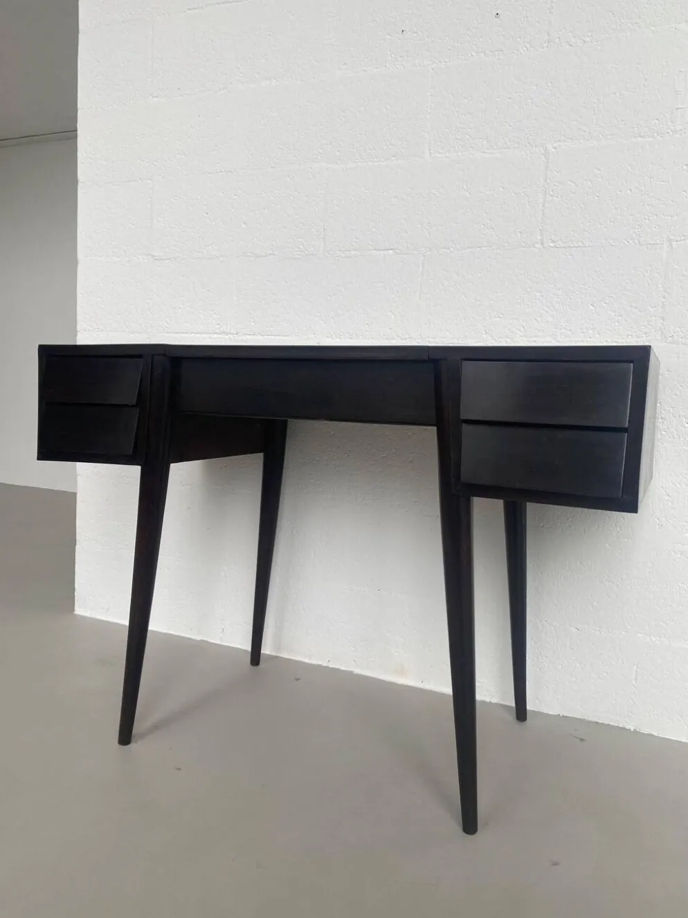 Coiffeuse/Bureau vintage des années 1950 en bois massif, style Gio Ponti avec miroir.