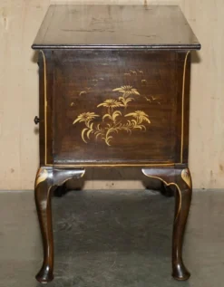 Coiffeuse chinoise circa 1920 en noyer avec décoration Chinoiserie