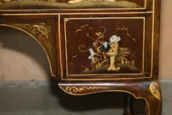 Coiffeuse chinoise circa 1920 en noyer avec décoration Chinoiserie