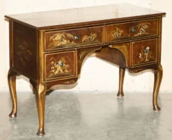 Coiffeuse chinoise circa 1920 en noyer avec décoration Chinoiserie