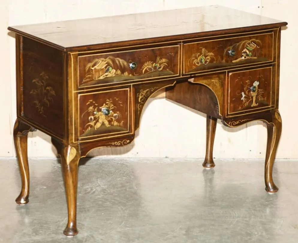 Coiffeuse chinoise circa 1920 en noyer avec décoration Chinoiserie