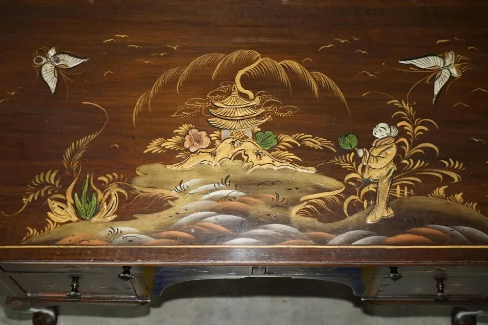 Coiffeuse chinoise circa 1920 en noyer avec décoration Chinoiserie
