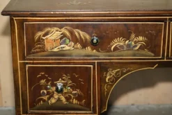 Coiffeuse chinoise circa 1920 en noyer avec décoration Chinoiserie