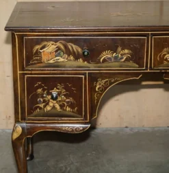 Coiffeuse chinoise circa 1920 en noyer avec décoration Chinoiserie