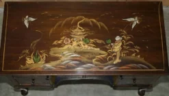 Coiffeuse chinoise circa 1920 en noyer avec décoration Chinoiserie