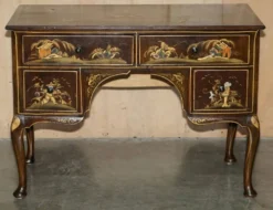 Coiffeuse chinoise circa 1920 en noyer avec décoration Chinoiserie