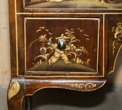 Coiffeuse chinoise circa 1920 en noyer avec décoration Chinoiserie