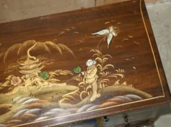 Coiffeuse chinoise circa 1920 en noyer avec décoration Chinoiserie