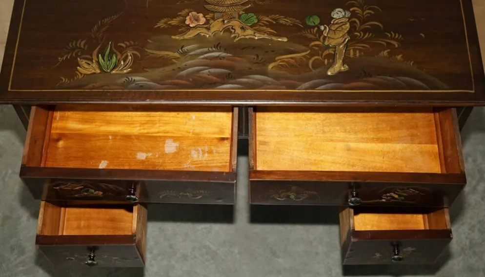 Coiffeuse chinoise circa 1920 en noyer avec décoration Chinoiserie