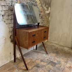 Coiffeuse danoise en placage palissandre des années 1960.