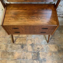 Coiffeuse danoise en placage palissandre des années 1960.