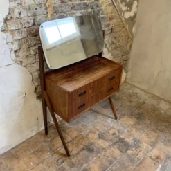 Coiffeuse danoise en placage palissandre des années 1960.