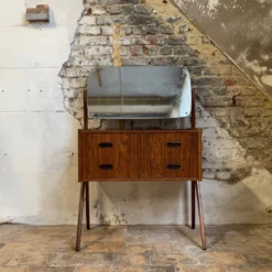 Coiffeuse danoise en placage palissandre des années 1960.