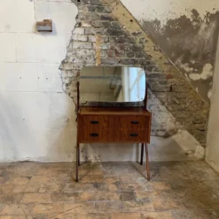 Coiffeuse danoise en placage palissandre des années 1960.