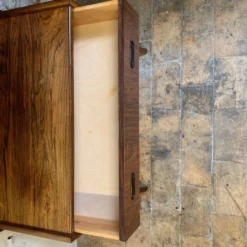 Coiffeuse danoise en placage palissandre des années 1960.