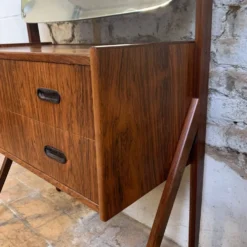 Coiffeuse danoise en placage palissandre des années 1960.