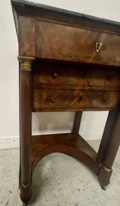 Coiffeuse de dame d'époque Empire en acajou et placage XIX siècle