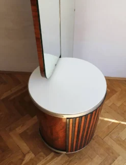 Coiffeuse des années 1930 par UP Brno