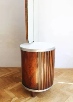 Coiffeuse des années 1930 par UP Brno