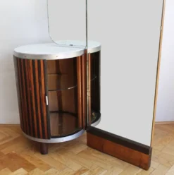 Coiffeuse des années 1930 par UP Brno