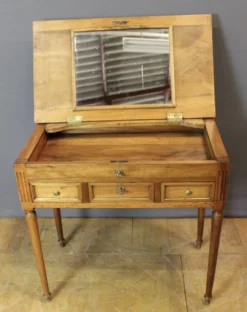 Coiffeuse d'homme en Merisier , époque Directoire