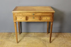 Coiffeuse d'homme en Merisier , époque Directoire