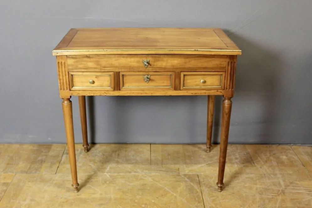 Coiffeuse d'homme en Merisier , époque Directoire