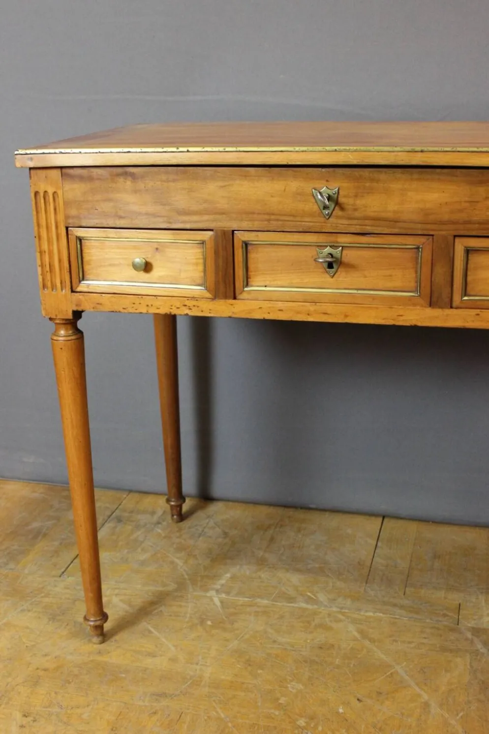 Coiffeuse d'homme en Merisier , époque Directoire